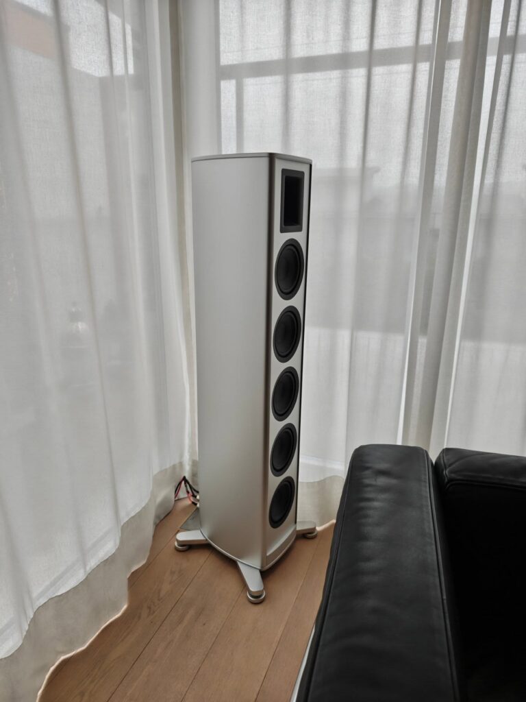 Piega 801 Lautsprecher mit CRTech Sound Supports