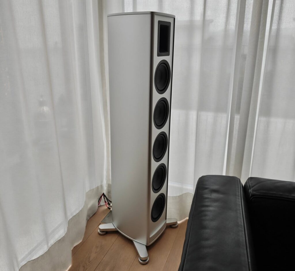 Piega 801 Lautsprecher mit CRTech Sound Supports